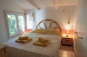 3 Schlafzimmer, Reisekinderbett