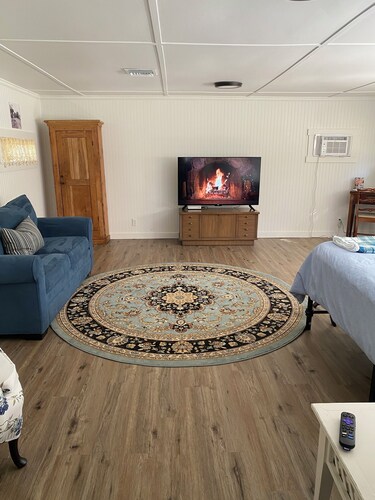 1 Bedroom Country Cottage+pool just 12 mi NW of Tallahassee