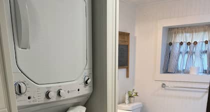 1 Bedroom Country Cottage+pool just 12 mi NW of Tallahassee