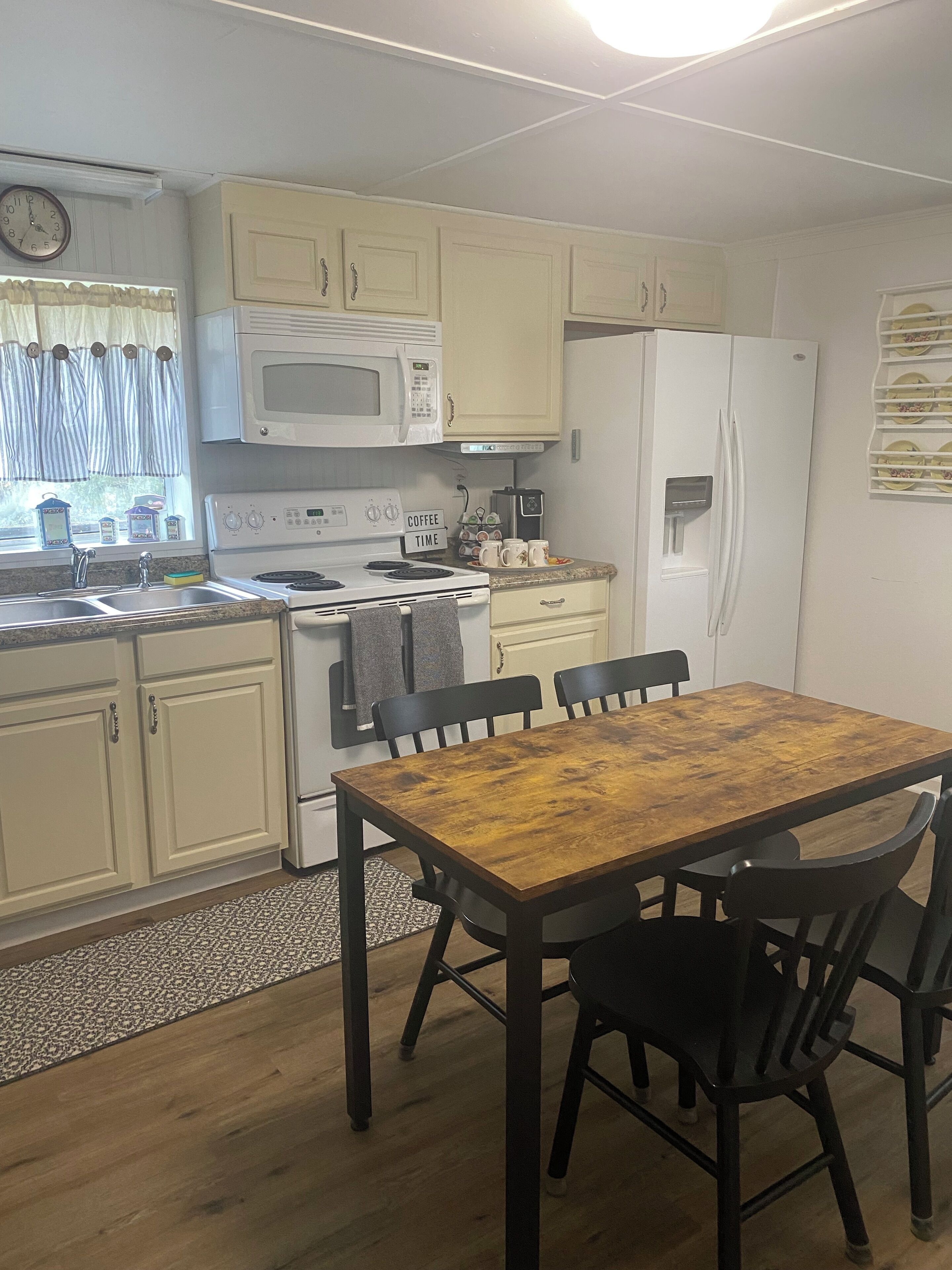 Micro-ondes, four, plaque de cuisson