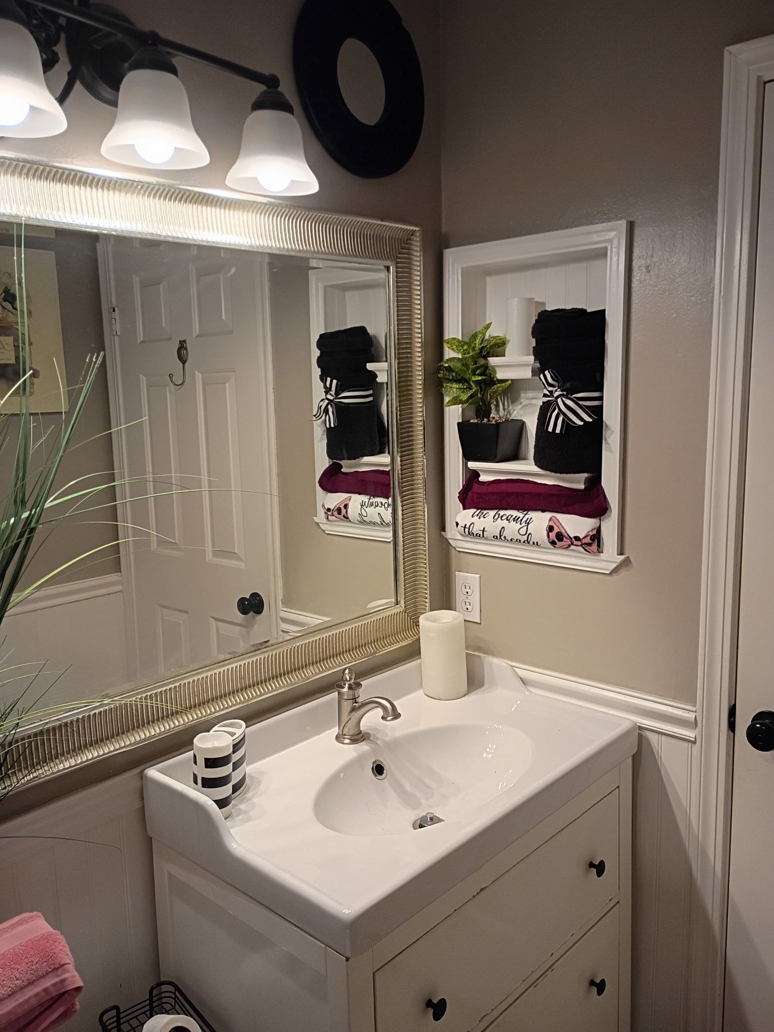 吹风机、毛巾、肥皂、卫生纸