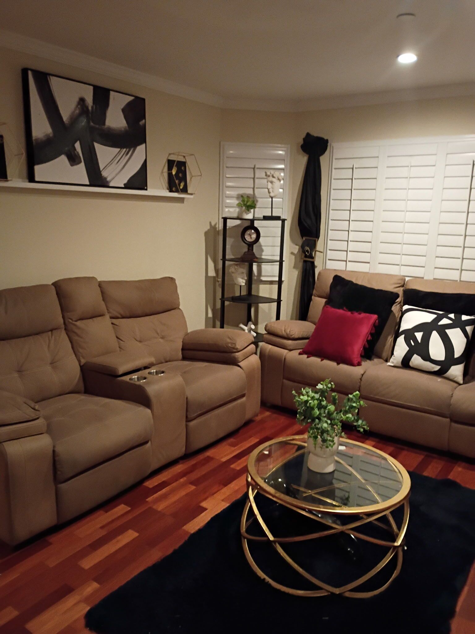 Televisión y chimenea 