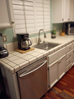 Micro-ondas, fogão, cooktop, lava-louças