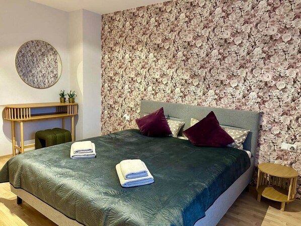 4 bedrooms, iron/ironing board, free WiFi, bed sheets
