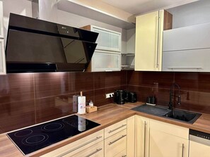 Fridge, microwave, oven, stovetop
