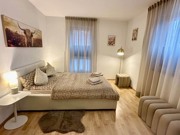 2 habitaciones, tabla de planchar con plancha y wifi gratis 