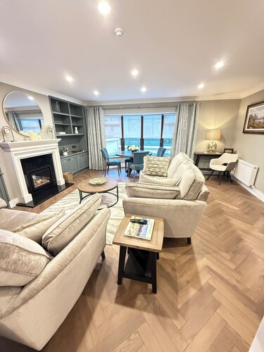 Killarney Town Centre Free Parking/Wi-Fi -Sleeps 9 - close to all amenities