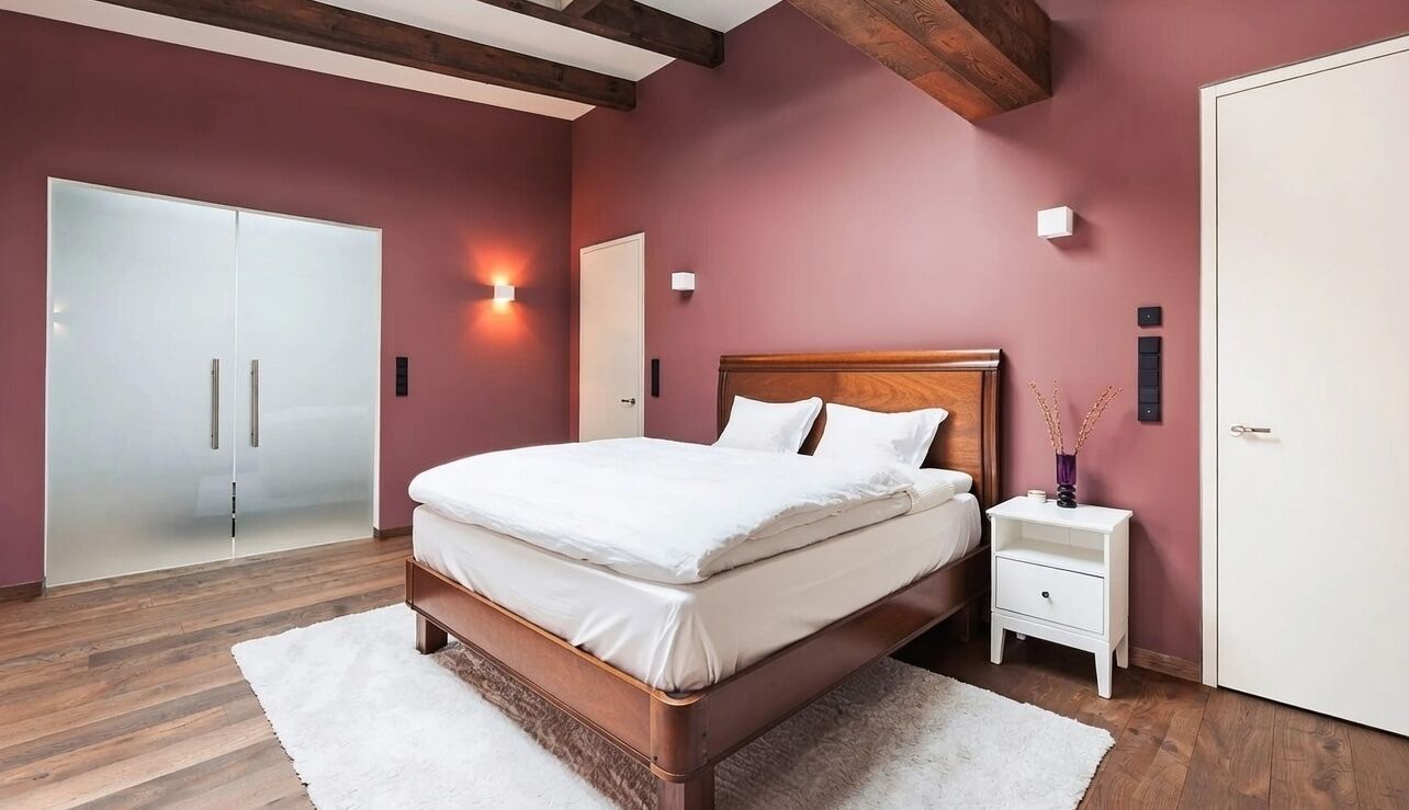 Executive Apartment | Desk, laptop workspace, soundproofing, iron/ironing board