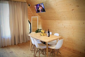 Dining - Charming cottage in beautiful Kobuleti perfect for a relaxing getaway (Kobuleti)