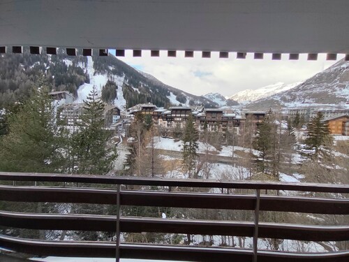 Peaceful 2-bedroom apartment 5 minute walk from the ski slopes and town center