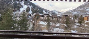 Peaceful 2-bedroom apartment 5 minute walk from the ski slopes and town center