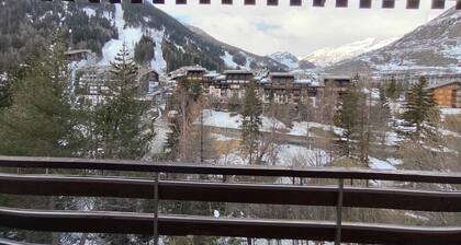 Peaceful 2-bedroom apartment 5 minute walk from the ski slopes and town center
