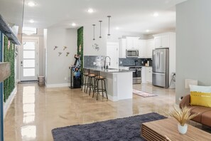 Interior - The Denison Hub: Lake, Choctaw, Arcade, EV, Patio! 🏡 (Denison)