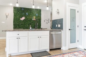 Interior - The Denison Hub: Lake, Choctaw, Arcade, EV, Patio! 🏡 (Denison)