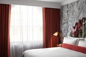 Tabla de planchar con plancha, wifi gratis, ropa de cama