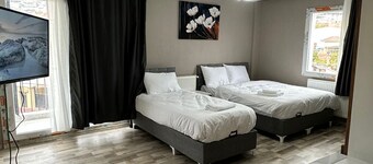 เกอร์เลเยน บูทีค โอเต็ล  