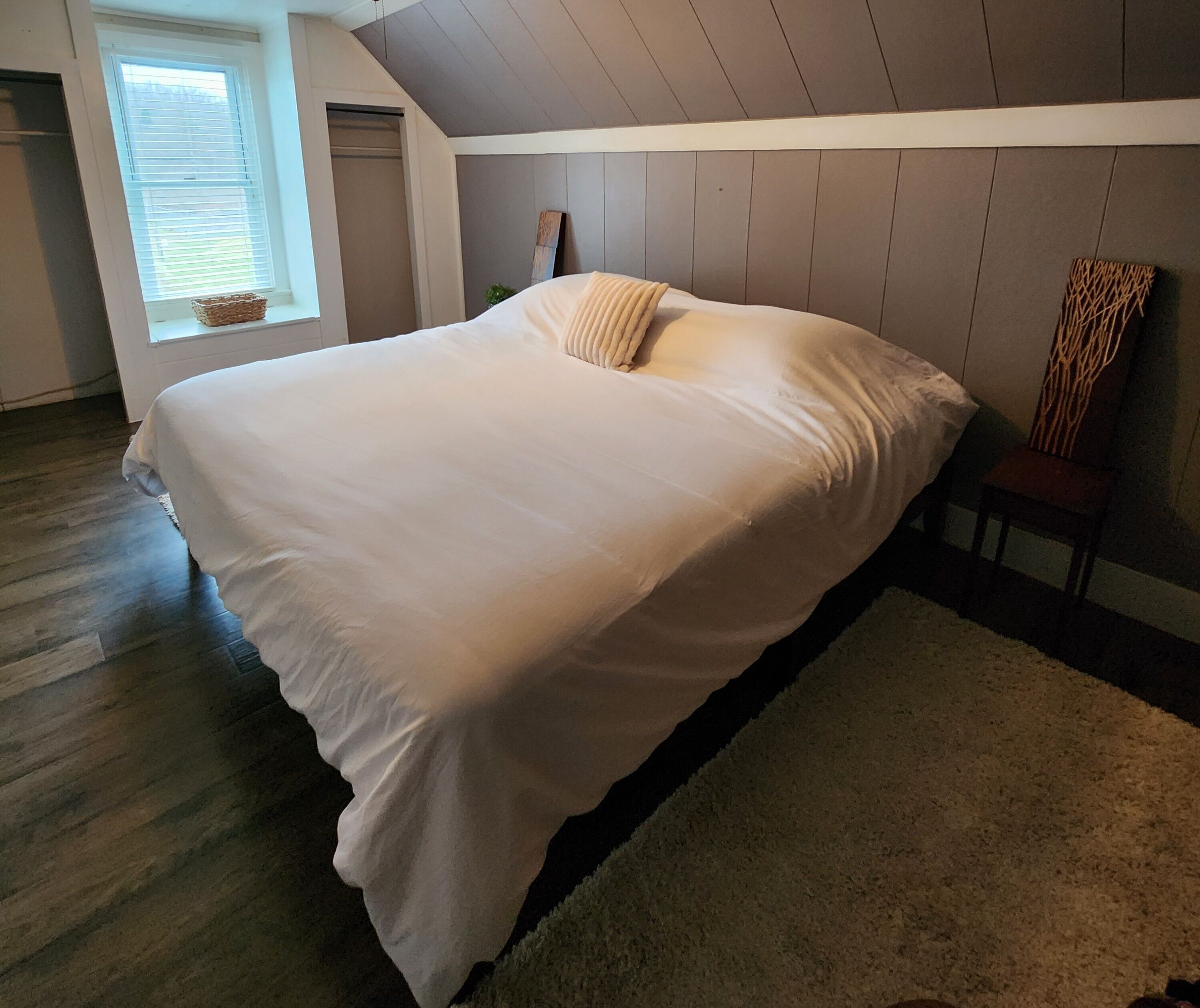 2 間睡房、房內夾萬、Wi-Fi、床單