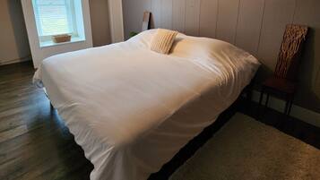 2 bedrooms, in-room safe, WiFi, bed sheets