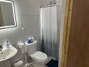 Towels, toilet paper - Prestige Apartments - Affordable Studio Near Sambil Shopping Mall with Fast WiFi (Willemstas)
