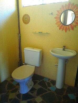 提供毛巾、番梘、廁紙