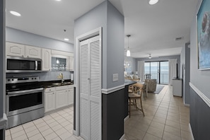 Private kitchen - Newly Refurnished December 2025
Beachfront Indoor Pool Sleeps 6
Summerchase 1204 (Orange Beach)