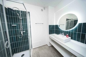 Deluxe Apartment, 2 Bedrooms, Non Smoking | Bathroom - Guyane Appart'Hôtel (Cayenne)