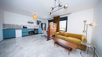 Deluxe Apartment, 2 Bedrooms, Non Smoking | Living area