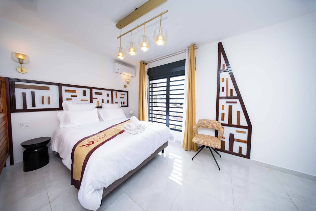 Studio Deluks, 1 Tempat Tidur Queen, Bebas Asap Rokok, dapur kecil | Wi-Fi gratis dan dilengkapi dengan perabotan berbeda-beda