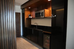 Suíte superluxo, sacada, vista para a cidade | Cozinha privada | Cadeirão de bebê