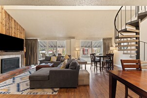 Condo (2 Bedrooms) | Front of property