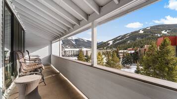 Condo (3 Bedrooms) | Property amenity
