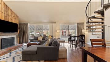 Condo (3 Bedrooms) | Front of property