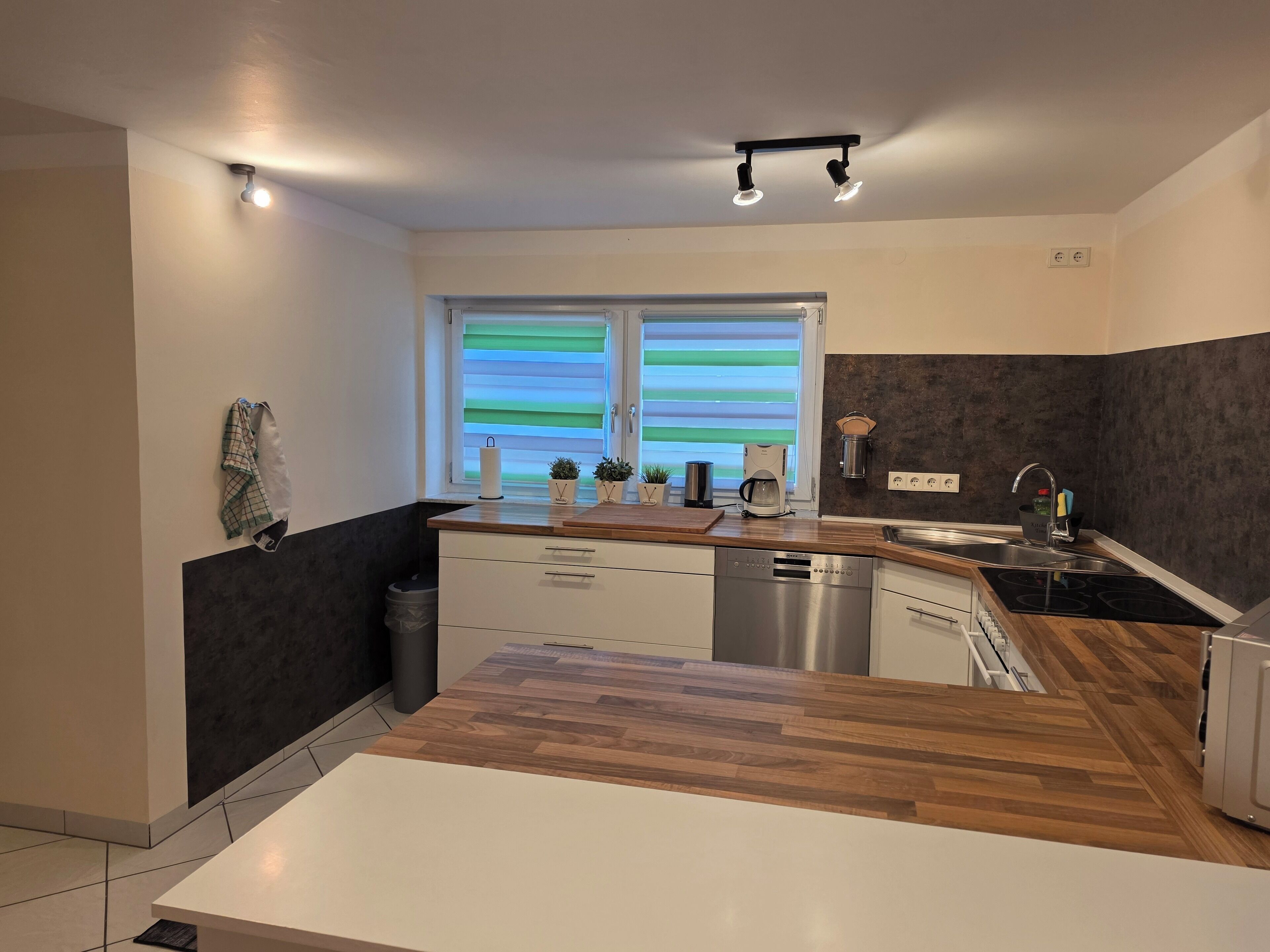 Micro-ondes, four, plaque de cuisson, lave-vaisselle