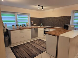 Mikrowelle, Ofen, Herdplatte, Geschirrspüler