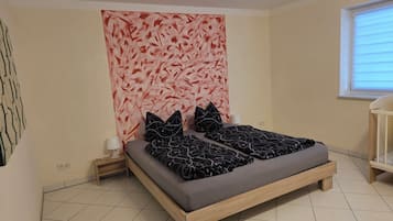 Iron/ironing board, WiFi, bed sheets