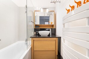 Shower, hair dryer - Appartment Old Town with parking and balcony (Lille)