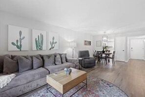 Smart TV - Paradise Valley Paradise/ Ground Unit/Fresh Remodel (Phoenix)