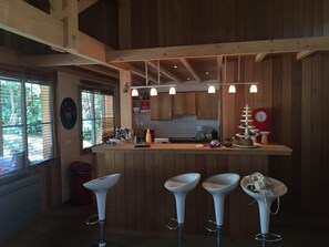 Oven, stovetop, dishwasher - Nice wooden house, secteur 44 hectares, capacity 10 persons, swimming pool (Lège-Cap-Ferret)