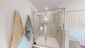 Shower, towels, soap - Cozy & Spacious 5BR 4.5B Furnished Home w/ Loft & Large Backyard (North Fort Myers)