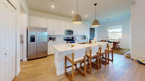 Microondas, horno, parrilla de estufa y lavavajillas 