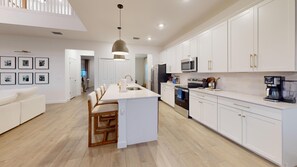 Microondas, horno, parrilla de estufa y lavavajillas 