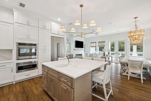 Dining - Seacrest Beach Home, Private Pool, Walk to Beach, Near Alys Beach and Rosemary B (Inlet Beach)