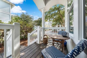 Outdoor dining - Community Pool! Less than a Mile to the Beach! 4 Bikes! (Santa Rosa Beach)