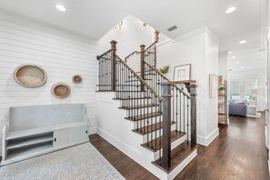 Interior - Community Pool! Less than a Mile to the Beach! 4 Bikes! (Santa Rosa Beach)