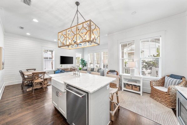 Interior - Community Pool! Less than a Mile to the Beach! 4 Bikes! (Santa Rosa Beach)
