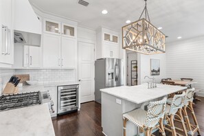 Fridge, microwave, oven, stovetop - Community Pool! Less than a Mile to the Beach! 4 Bikes! (Santa Rosa Beach)
