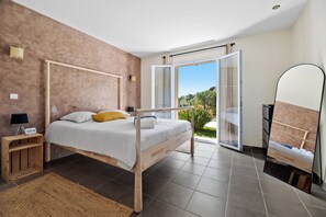 3 bedrooms, iron/ironing board, WiFi, bed sheets - LOVE LANE HOUSE with SWIMMING POOL, JACUZZI, BILLARD and BARBECUE (Cagnes-sur-Mer)