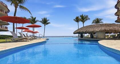Beautiful 4 bdm Ocean Front Condo at Vivo Resorts