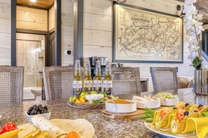 Dining - Firefly Lodge – Pool, Hot Tub, Theater & Resort | Pigeon Forge Cabin Sleeps 18 (Sevierville)