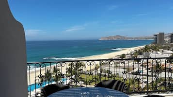 Suite, 2 kamar tidur, pemandangan samudra | Tempat makan outdoor